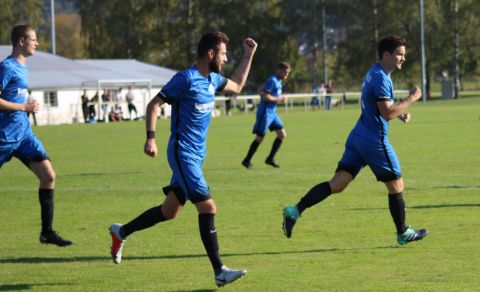 Die Fäuste werden geballt, der Ausgleich ist geschafft. Freude pur bei Luka Schmieder (v.l.), Torschütze Gürkan Balta, Markus Hansmann und Jonathan Benz.