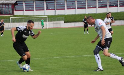 Giulio Tamburello (links) möchte an David Burghard vorbei