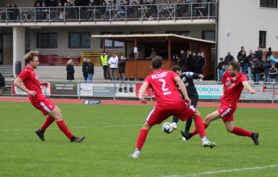 Nach diesem Schuß von Gürkan Balta (hinten) vollendet Luka Schmieder zur 2:1 Führung