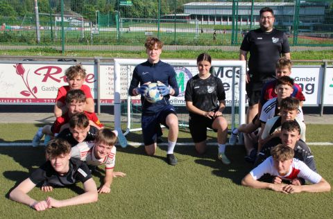 Mit Spass bereiten sich die C-Junioren der SG Haslach/Fischerbach auf das Pokalhalbfinale vor.