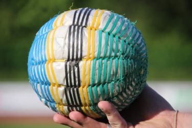 Ein Ball aus vielen Plastiktüten