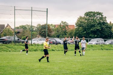 Torschütze Balta jubelt mit Armbruster und Silzer über die zwischenzeitliche 3:1 Führung.