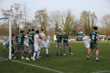 Nach einer Ecke: Ei, wo ist denn die Kugel?