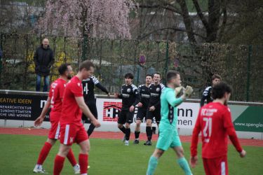 Der FV Ettenheim chancenlos, Joel Silzer (hinten Mitte) hat zum 3:2 getroffen