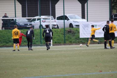 Mirko Weidenbach (11) verwandelt den Elfmeter souverän und machte mit dem 0:1 den Sieg perfekt.