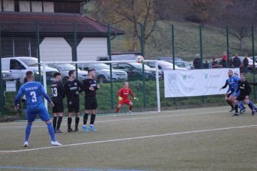 Ein Freistoß und Fabian Schoch köpft das 4:1, das ging zu einfach.