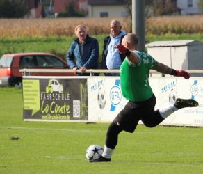 Torhüter Dirk Armbruster: Gute Haltung beim Abschlag