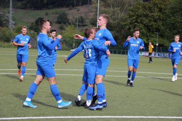 Klein auf Groß, Mario Braig hat auf Luka Schmieder geflankt, der das 1:0 per Kopf erzielt