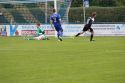 Torwart Mark Kassel sitzt geschlagen am Boden, Markus Hansmann (Nr. 10) hat sicher zum 1:1 Ausgleich eingenetzt.