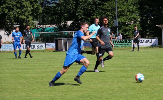 Simon Lehmann hat Zug zum Tor, er bereitete auch das 1:0 vor