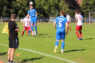 Einwurf Max Armbruster, Kopfballverlängerung Louis Hättich