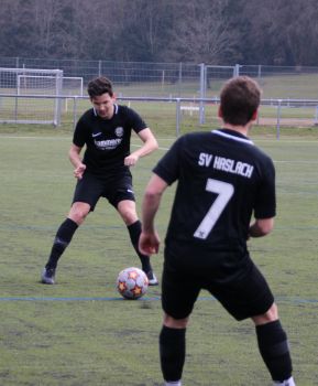 Spielten sich auf der rechten Seite die Bälle zu: Jonathan Benz und Mario Braig