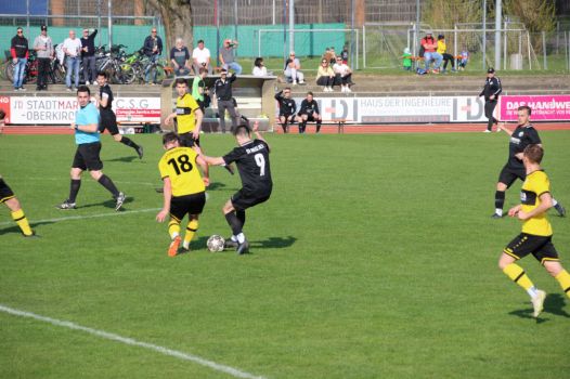 Zu oft wurde der SVH im Spielaufbau bereits im Mitteldfeld, wie hier Joel Silzer, gestoppt