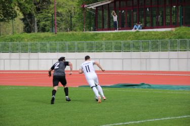 Noch ein Laufduell, Giulio Tamburello (11) und Valentin Oster (2), es endet mit gelb für Giulio.