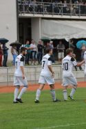 Markus Hansmann (10), Patrick Schmidt (7) und Gürkan Balta (11) reihen sich ein zur Gratulation nach einem Torerfolg.