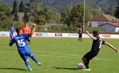 Gleich schlägt es in der langen oberen Ecke zum 2:0 ein, Rafi als Torschütze