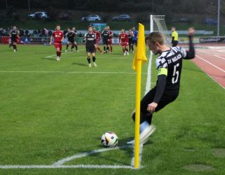 Spielführer Max Armbruster bei einer von vielen Ecken für den SV Haslach