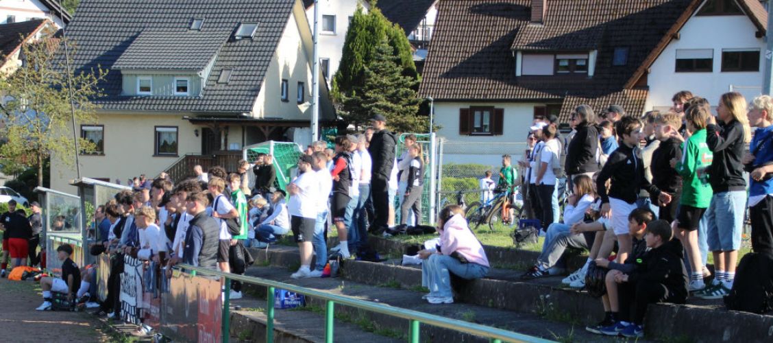 Rund 300 Zuschauer verfolgten das spannende Halbfinale, darunter sehr viele aus Haslach und Fischerbach