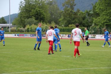 Benni Bruckner (11) hat das Leder über die Linie geköpft