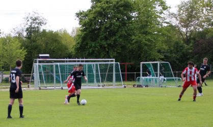 Mark Bork hat den Ball fest im Blick