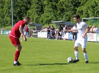 Was machen die gegnerischen Füße? Julian Neumaier (li.) und Simon Lehmann sind hochkonzentriert