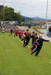 G5: Und ab gehts im Slalom durch die Hütchen