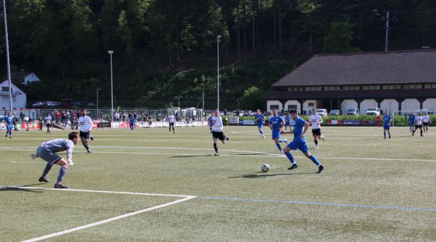 Joel Silzer ist durch und steht allein vor Torhüter Noah Dägele, mit dem 2:0 sorgt er für die Vorentscheidung