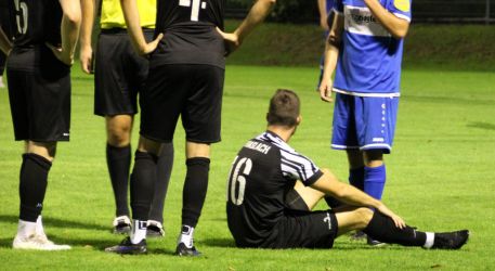 Simon Lehmann am Boden, schon nach 25 Minuten musste er verletzt raus