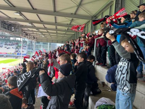 Die Nordtribüne war sehr gut besucht